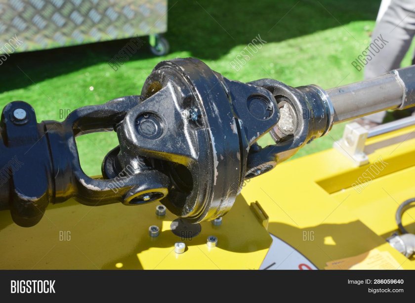 Карданный вал Форд Куга 1