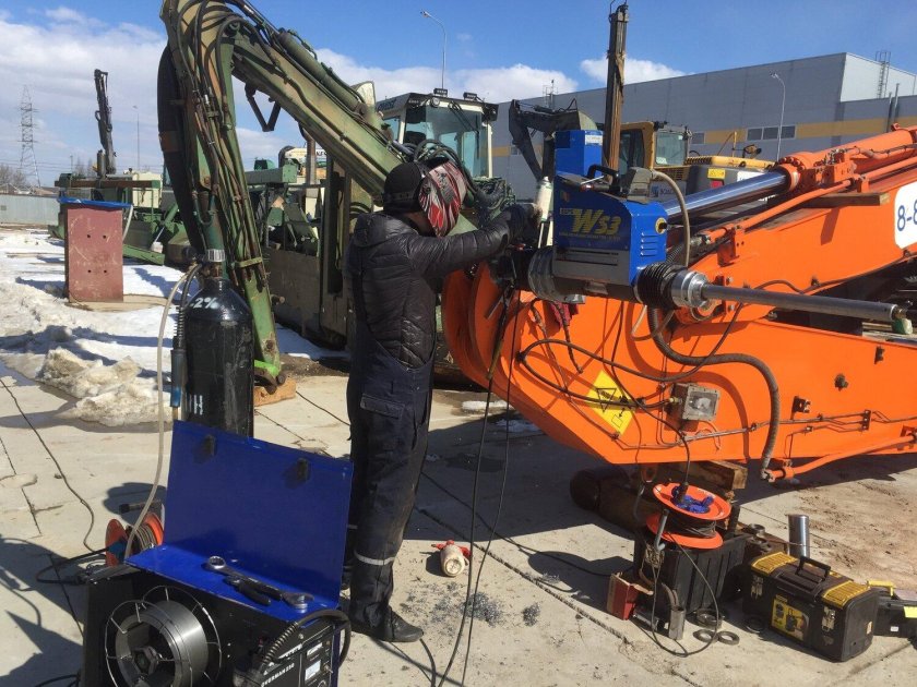 Ремонт отверстий стрелы экскаватора