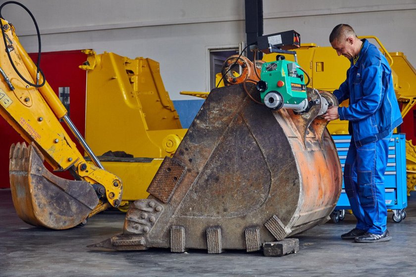 Сварка ковша экскаватора