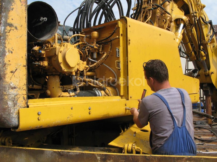 Техническое обслуживание экскаватора