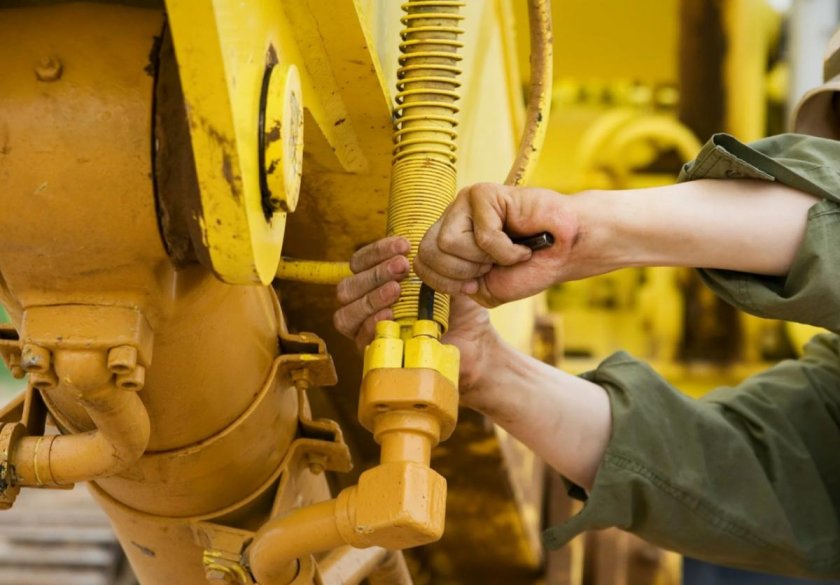 Техническое обслуживание экскаватора