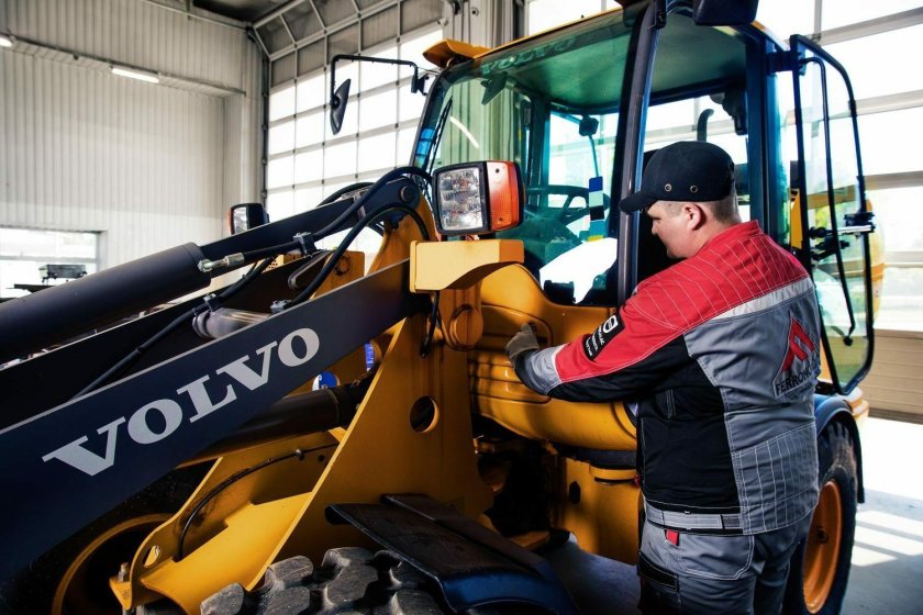 Машинист экскаватора-погрузчика jcb (экскаваторщик