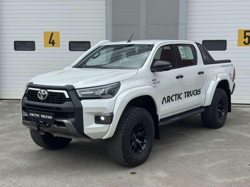 Тойота хайлюкс 2024