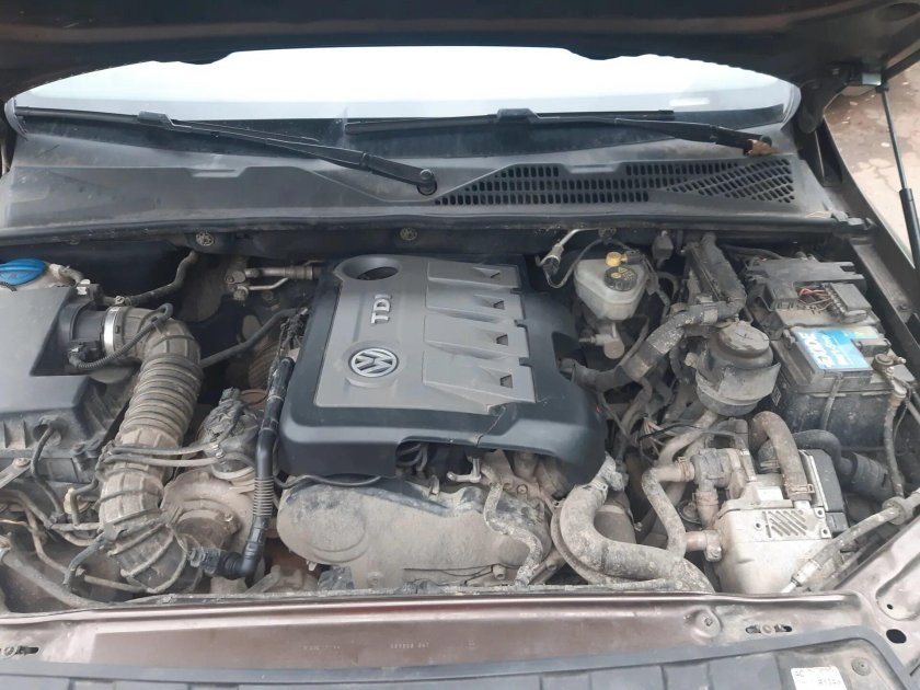 Кожух двигателя дизель на Амарок