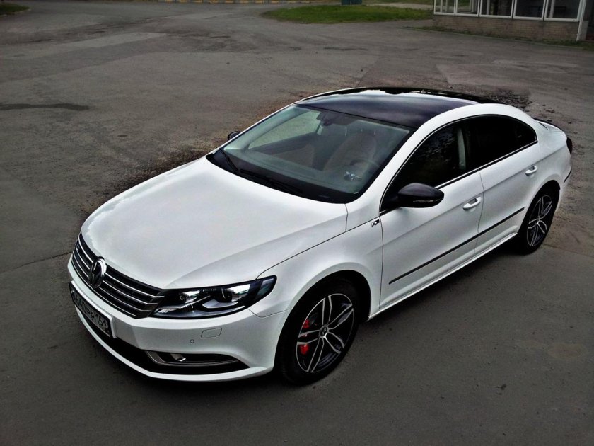 Фольксваген Пассат СС С черной крышей