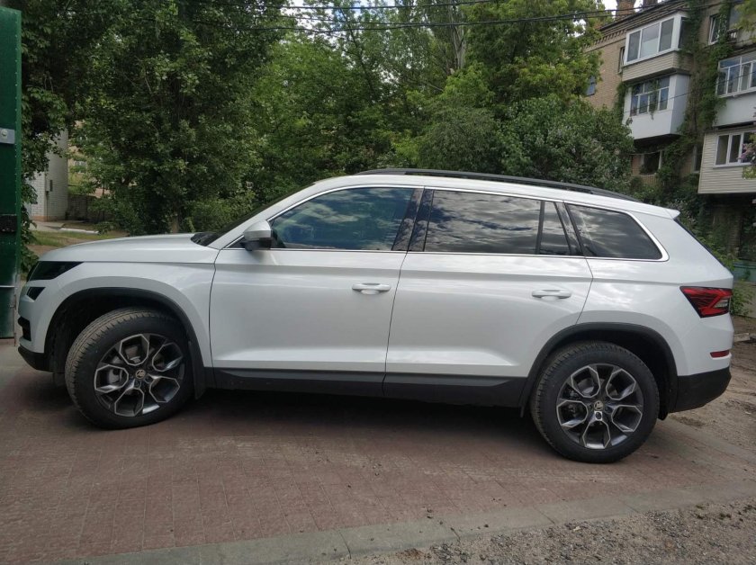 Skoda Kodiaq белый r19