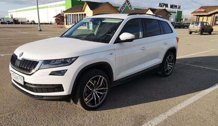 Skoda Kodiaq белый r19