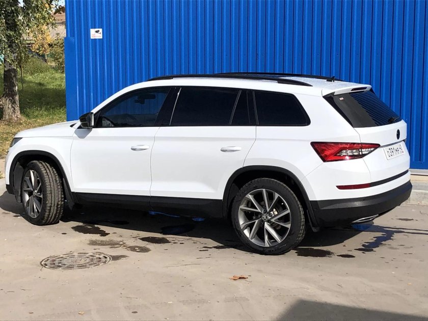 Skoda Kodiaq белый r19
