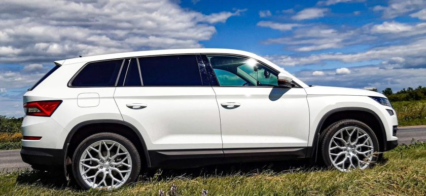 Skoda Kodiaq белый r19