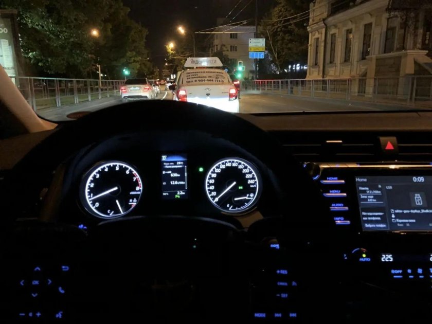 Тойота Камри руль ночь