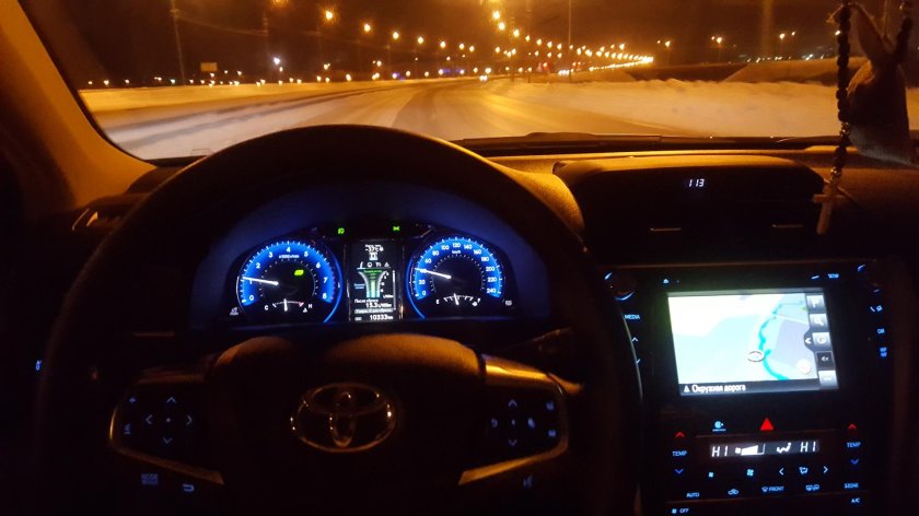 Тойота Камри 55салрн ночью