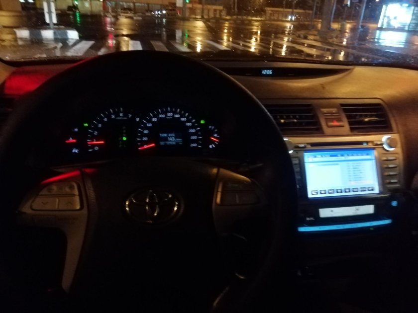 Тойота Камри 50 салон ночью