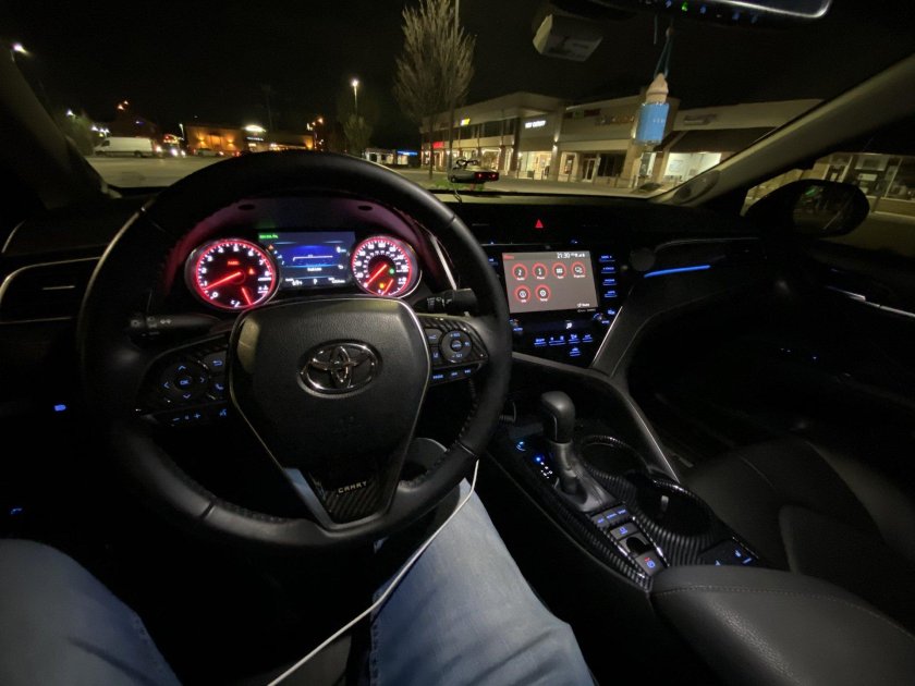 Тойота Камри 55 салон ночью