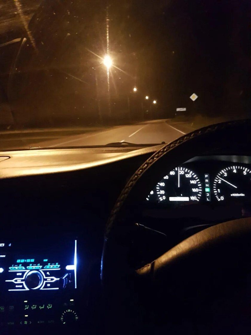 Toyota Mark 2 за рулём ночь