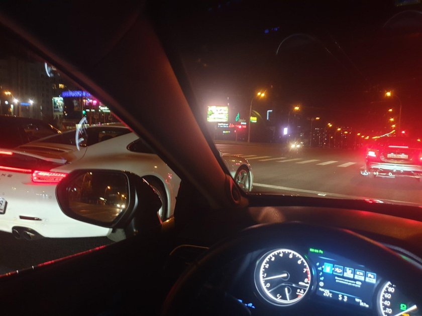 За рулем Toyota Camry 70