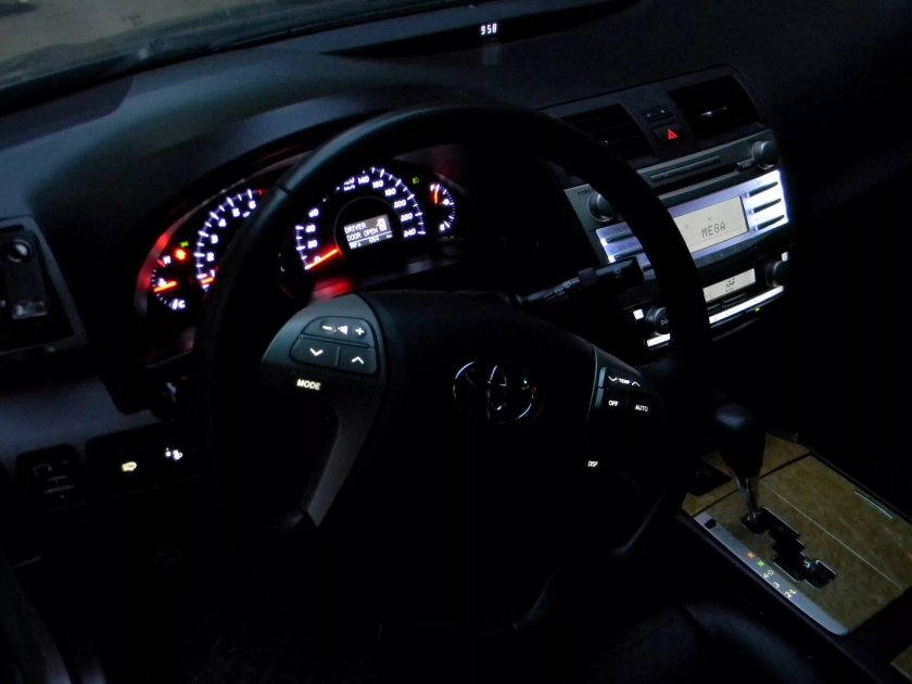 Toyota Camry 55 салон ночью
