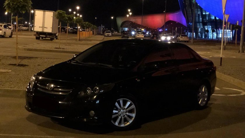 Тойота Королла 2008 ночью