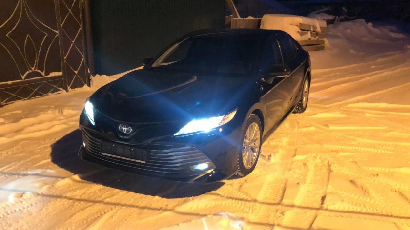 Тойота Камри 70 чёрный зима