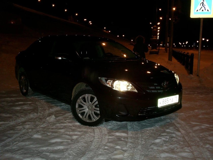 Тойота Королла 2008 ночью
