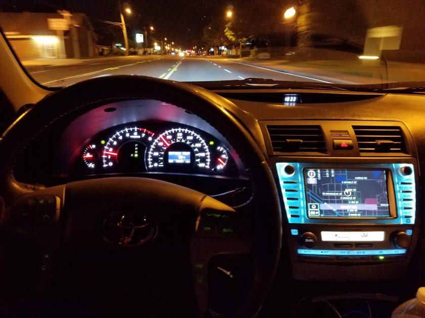 Тойота Камри 50 салон ночью