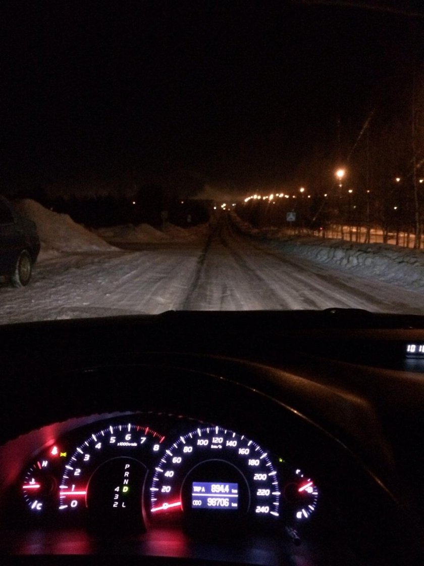 Тойота Камри ночью зимой