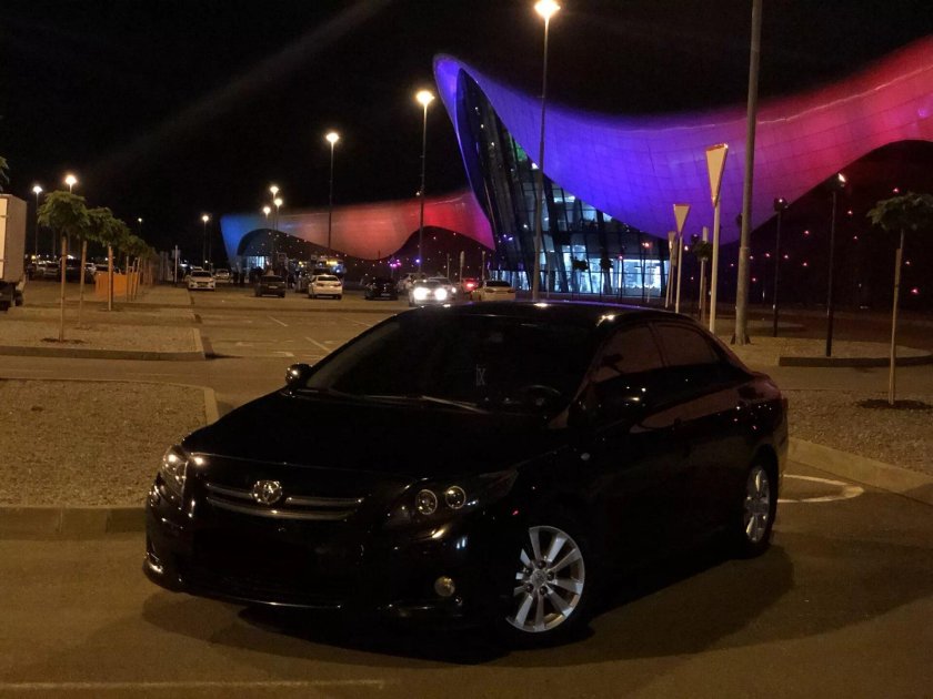 Тойота Королла 2008 ночью