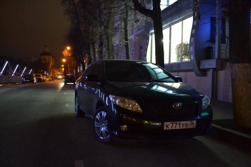 Тойота Королла 2008 ночью