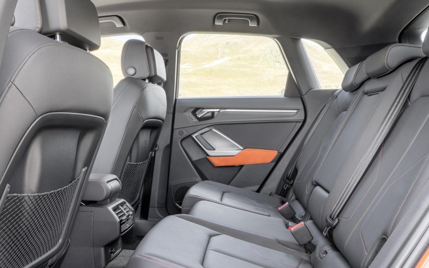 Audi q3 задний ряд