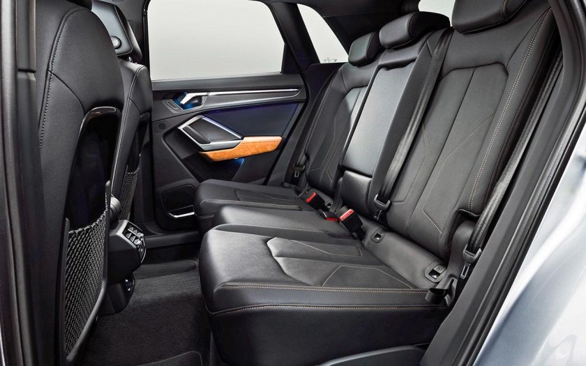 Audi q3 задний ряд