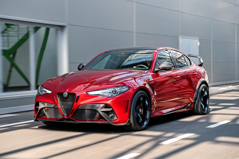 Alfa romeo giulia gt 2021