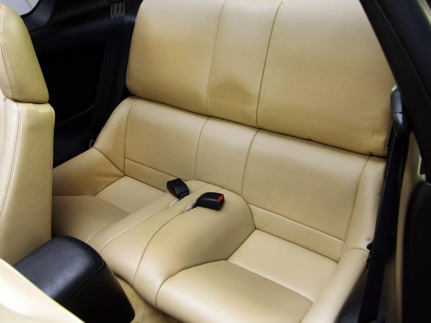 Тойота Супра салон сзади