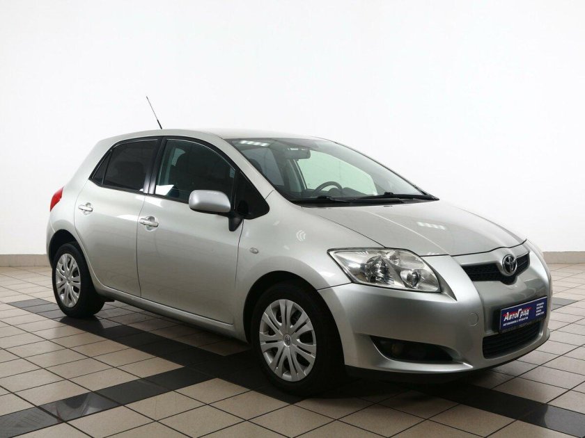 Тойота аурис 2009 года