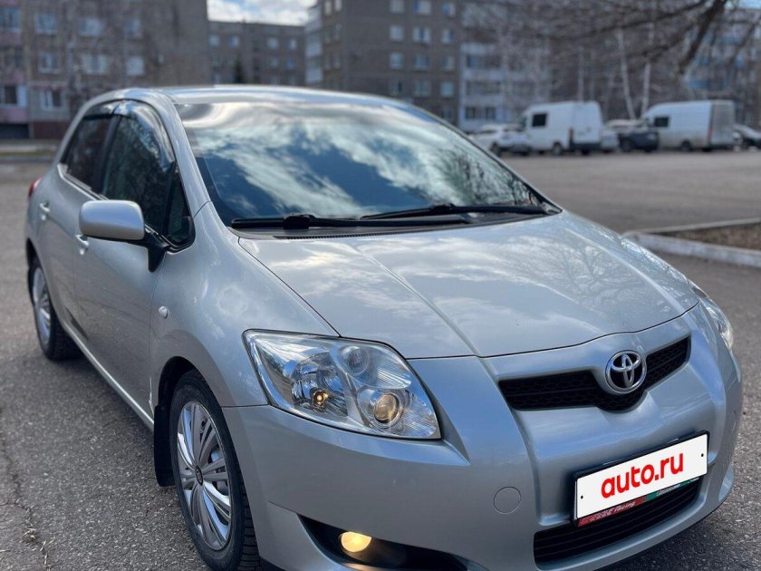 Toyota auris i