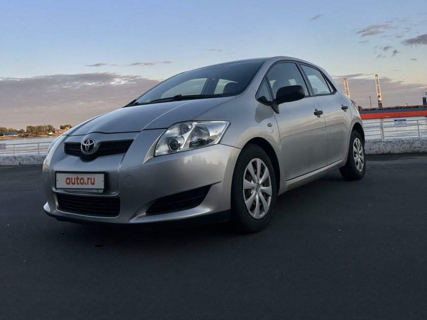 Тойота аурис 2008 серебристый