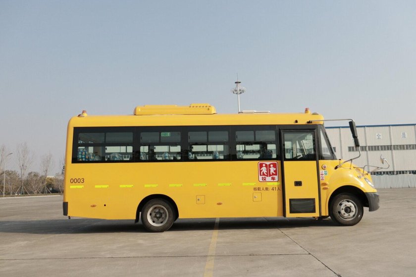 Желтый школьный автобус