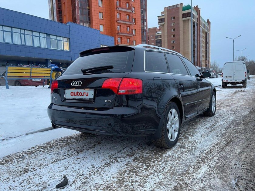 Черная ауди а 4