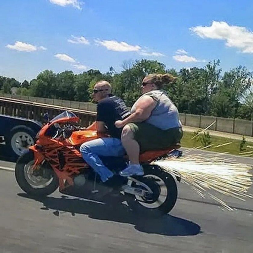 Жирный на мотоцикле
