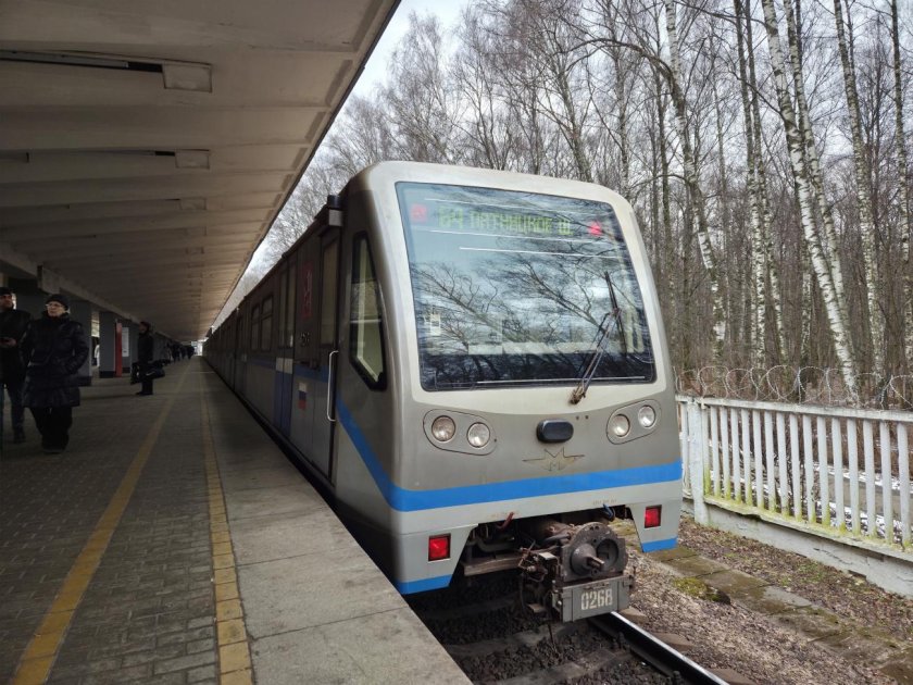 Метро поезд русич