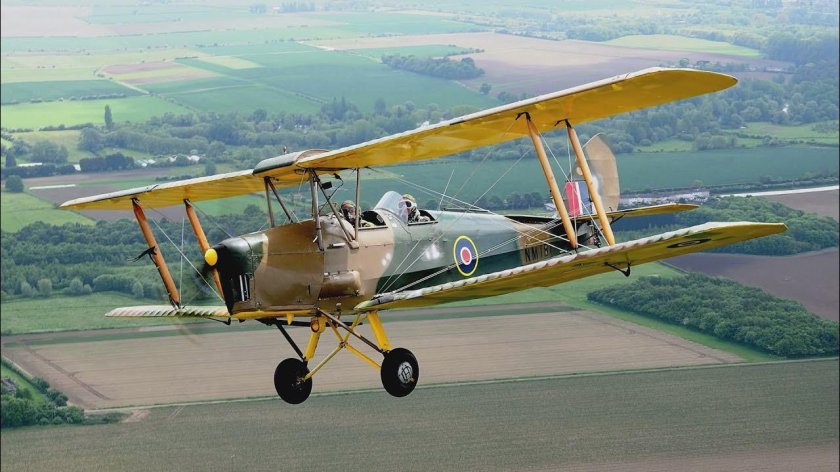 De havilland dh-82a tiger moth
