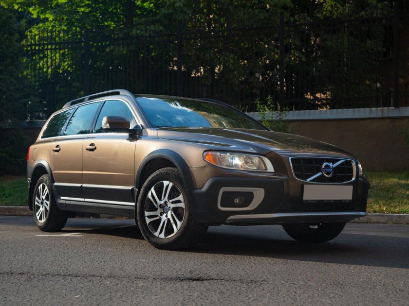 Вольво универсал серый