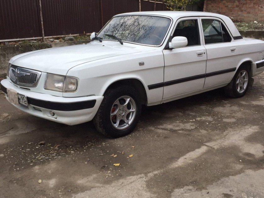 Волга ГАЗ 3110 белая