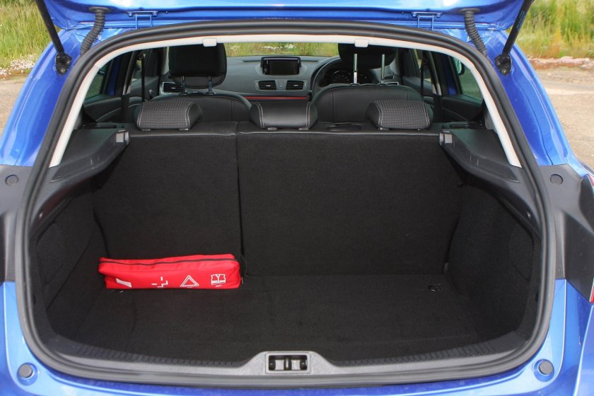 Меган 2 хэтчбек багажник