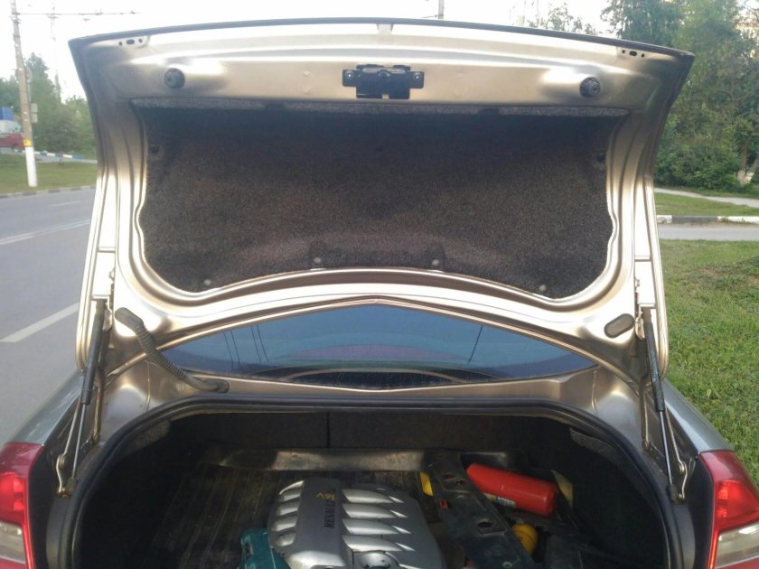 Обшивка багажника Рено Меган 2