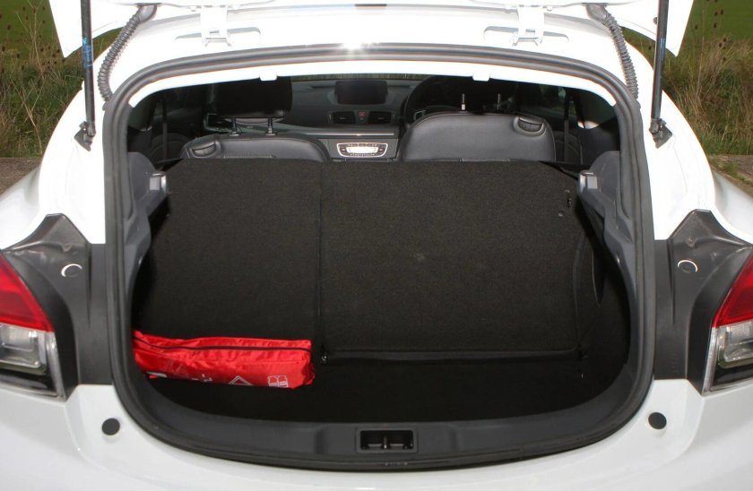 Рено Меган купе багажник