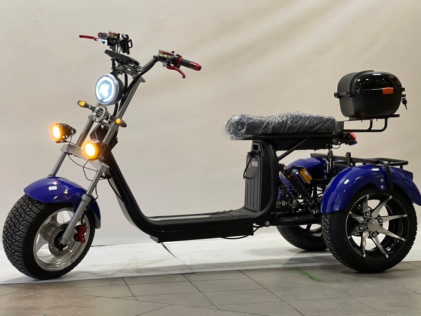 Трехколесный электроскутер