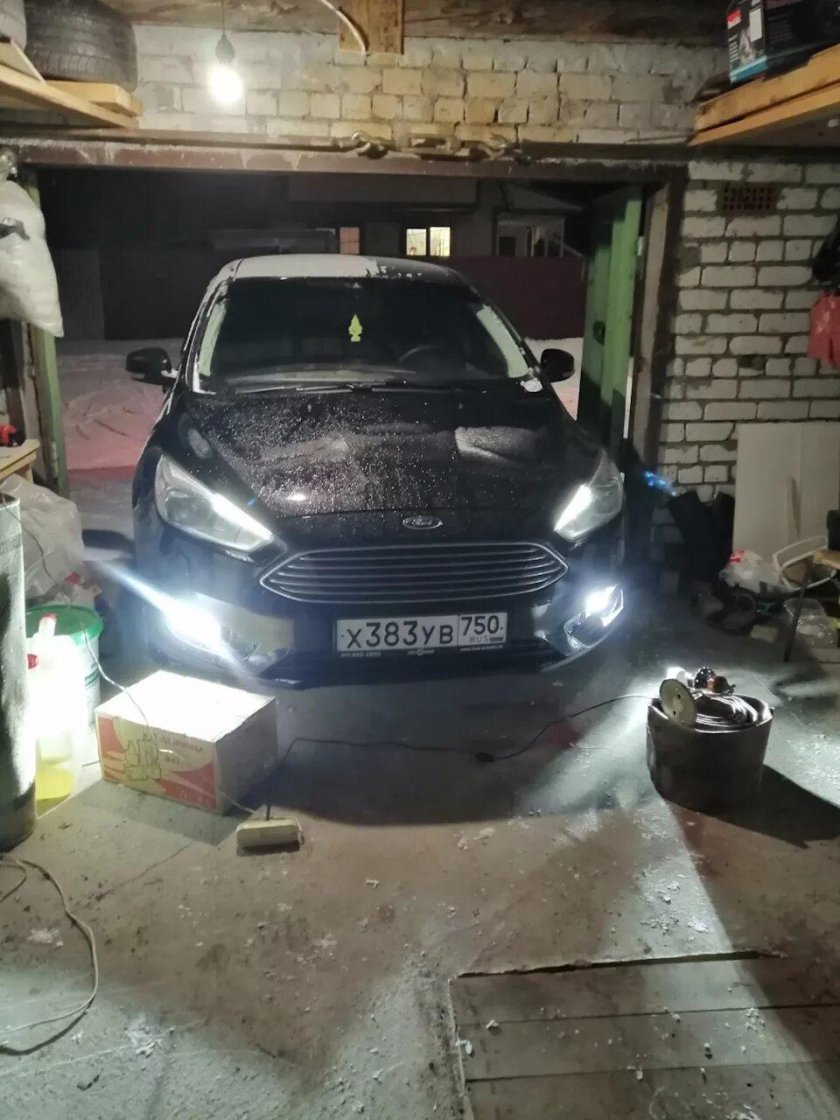 Лампа противотуманной фары Форд фокус 3