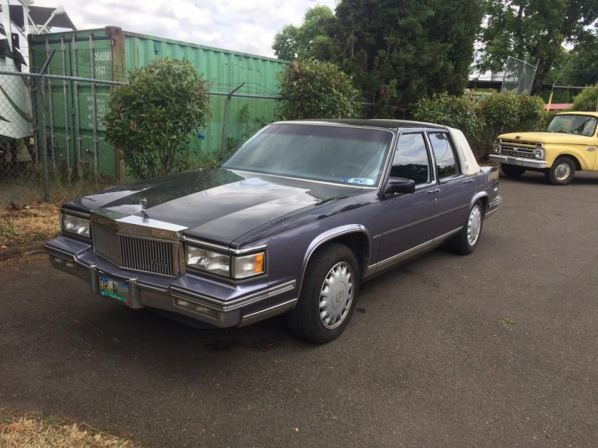 Кадиллак седан девиль 1985