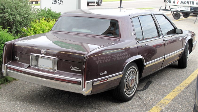 Cadillac sedan de ville пятого поколения