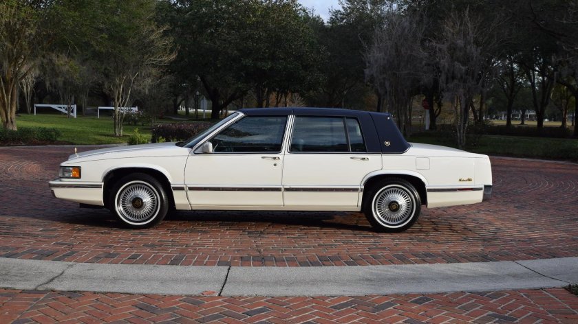 Кадиллак Девиль 1987 седан