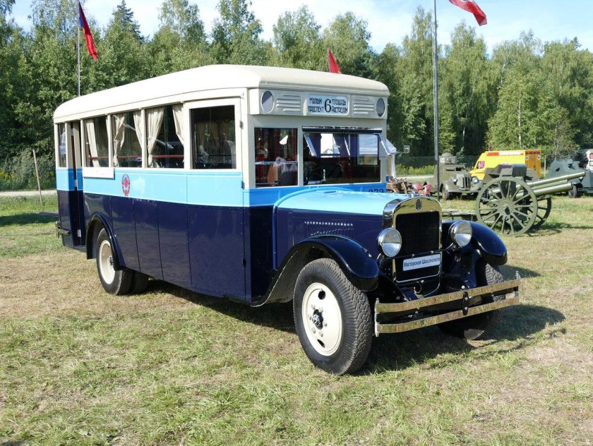 Автобус зис 8